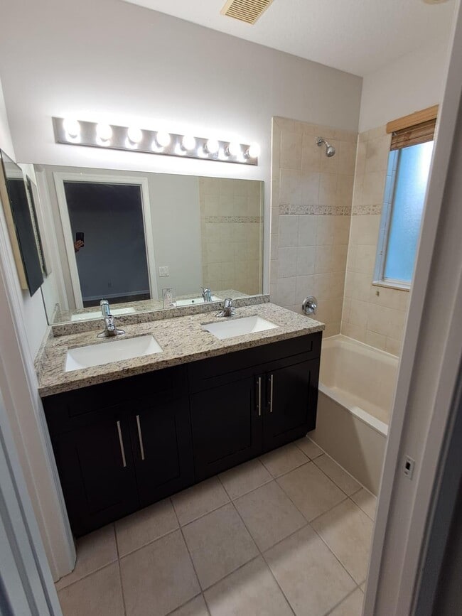 Building Photo - 3039 Laurel Ridge Cir