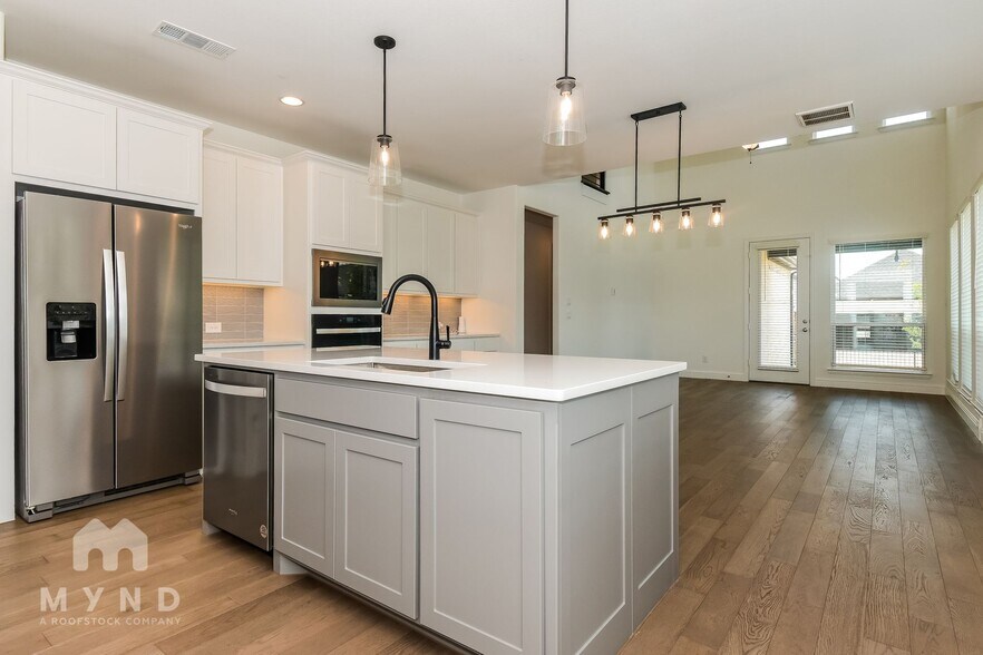 Building Photo - 15518 Kestrel Mews