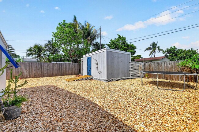 Building Photo - 318 Glen Arbor Terrace