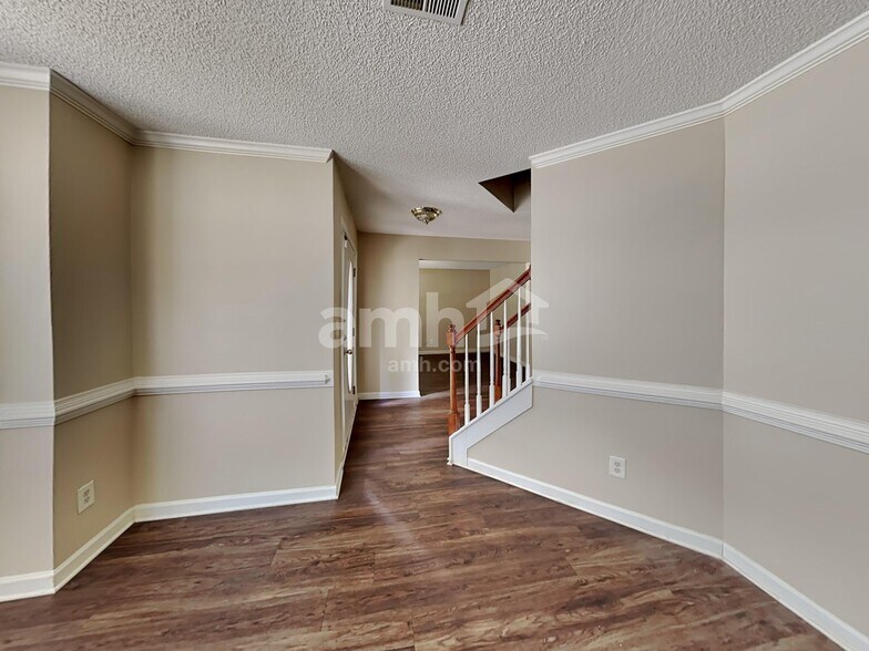 Building Photo - 230 Hunters Chase