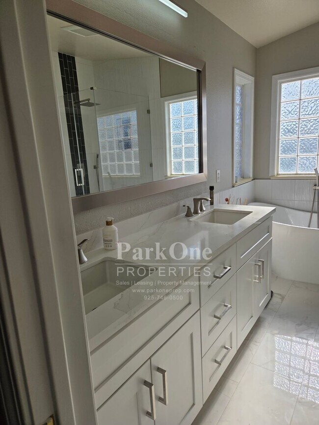 Building Photo - Modern Detached Home in Suburban Dublin Co...
