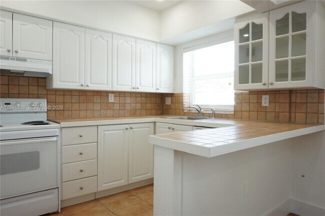 Building Photo - 7701 SW 55th Ave