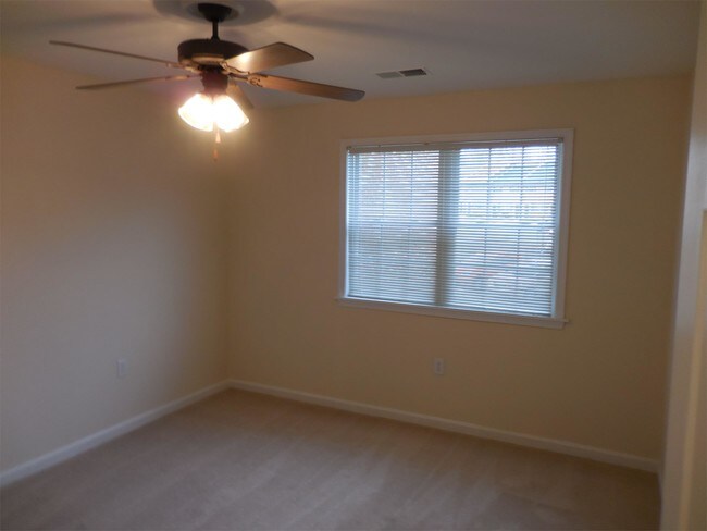 Building Photo - Concord Cove Apartments - 1122-11D