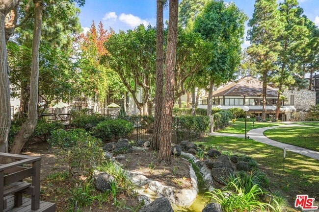 Building Photo - 8650 Gulana Ave