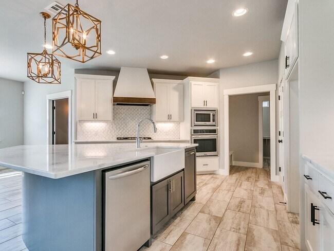 Building Photo - 5 Bedrooms + 3 Baths + Piedmont Schools