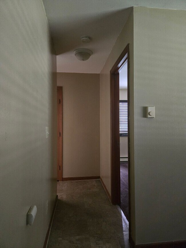 Building Photo - SPRINGBANK APARTMENTS II