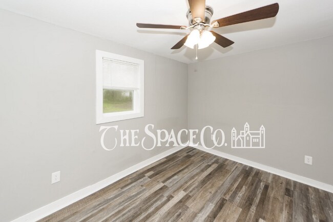 Building Photo - 209 Testament Ln