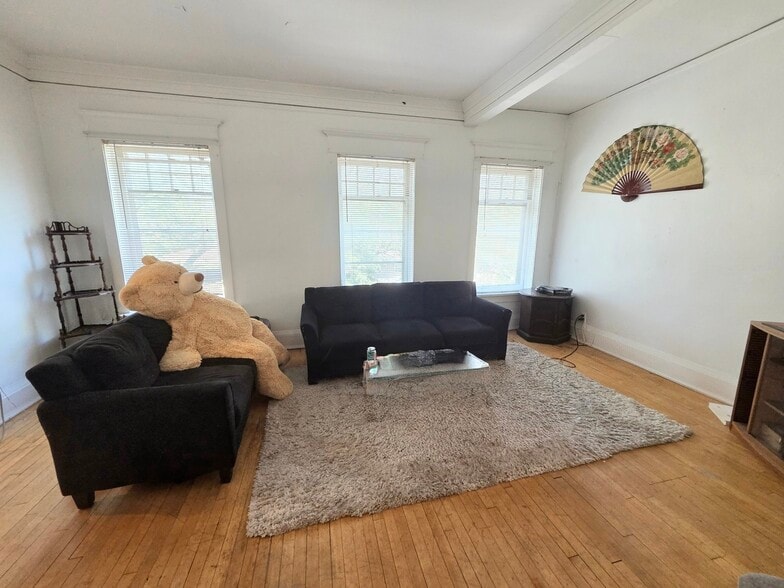 Building Photo - 2402 E Webster Pl