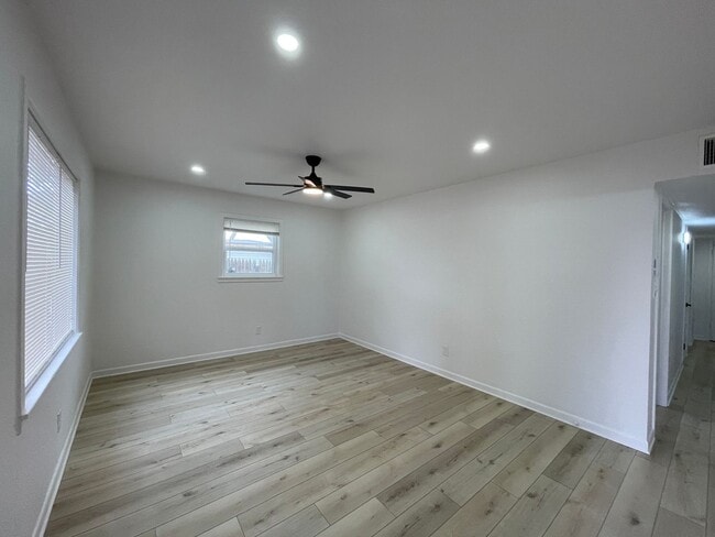 Building Photo - Fresh, Fun, 3-bed, 1-bath Lamesa Home