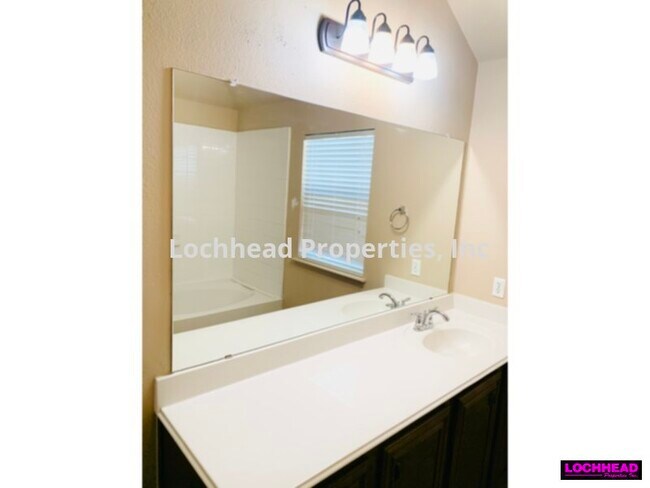 Building Photo - 2515 Wynngate Dr