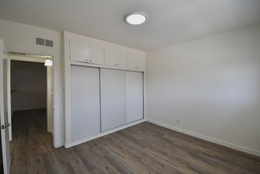Building Photo - 4565 Hazeltine Ave