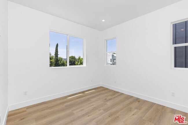 Building Photo - 5050 Cleon Ave