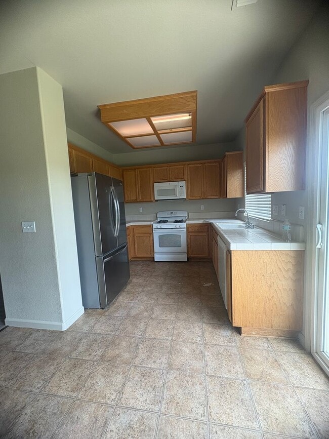 Building Photo - Nice 3-Bedroom House