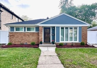 Building Photo - 9012 Mansfield Ave
