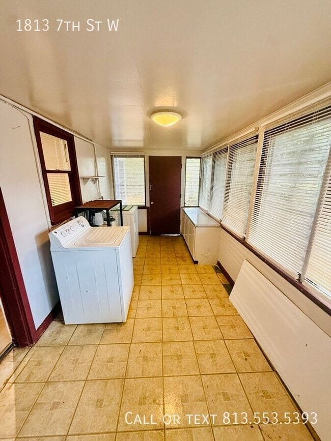 Building Photo - 1813 7th St W