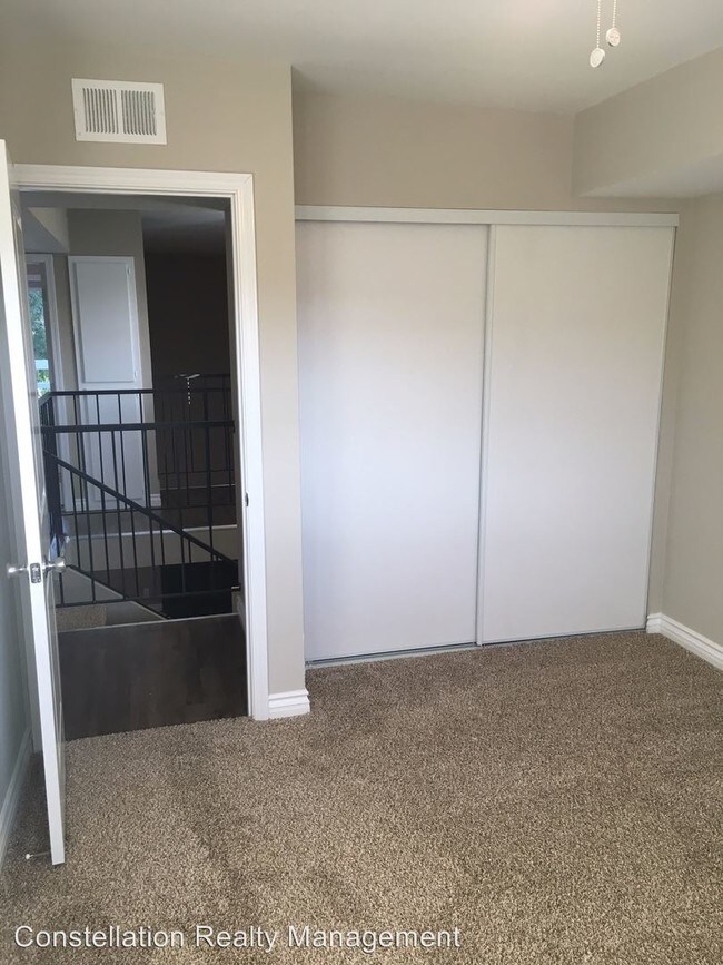 Building Photo - 859-861 Mola Vista Way