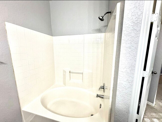 Building Photo - 819 Grand Regency Pointe