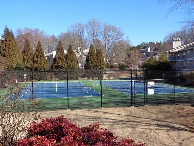 Building Photo - Just outside the perimeter at 75 and 285!