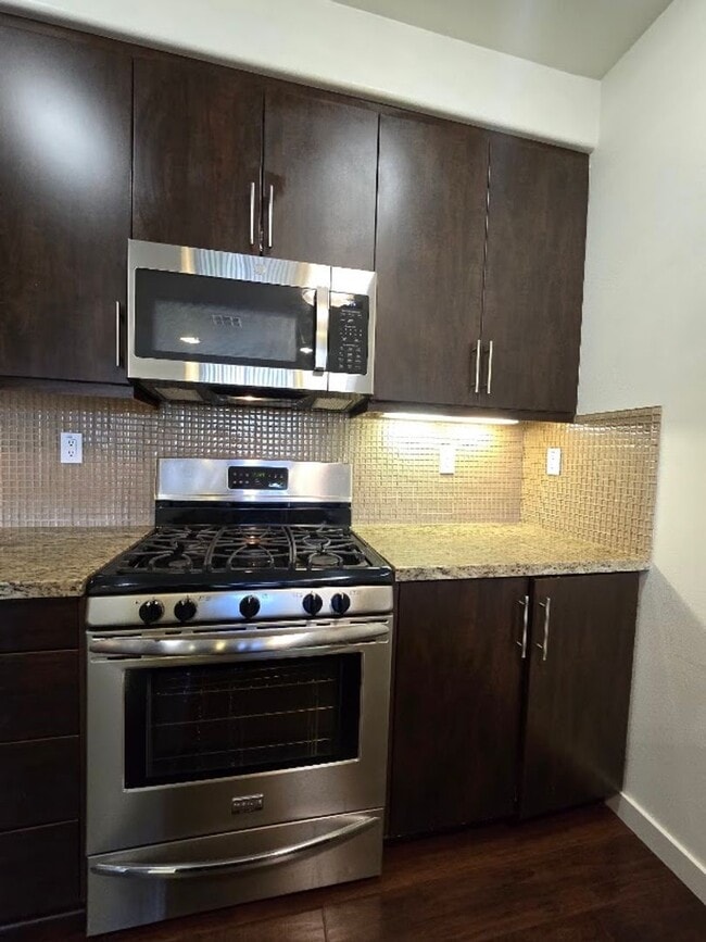 Building Photo - Bright Corner Unit Near Trails with Pool & 2-Car Garage