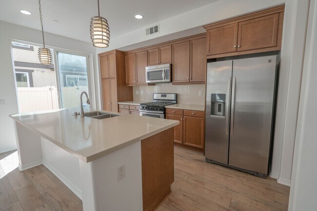 Building Photo - COMING SOON! Santa Clarita 3-Bedroom River...