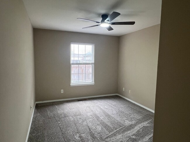 Building Photo - AVAILABLE NOW! Nixa 3 Bedroom, 2 Bathroom