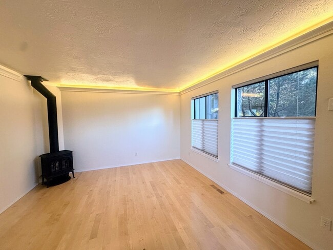 Building Photo - 339 Ravenwood Pl