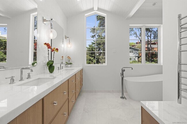 Building Photo - 461 Zuni Dr
