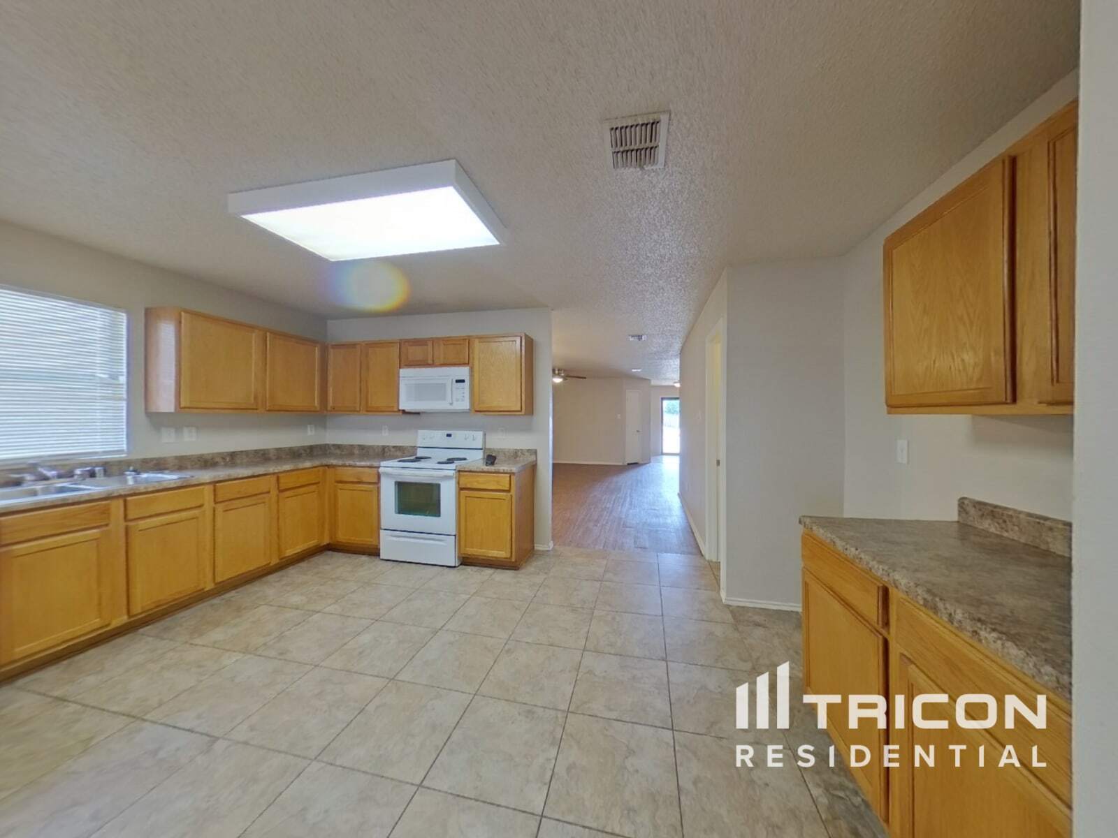 Building Photo - 8769 Garden Springs Dr