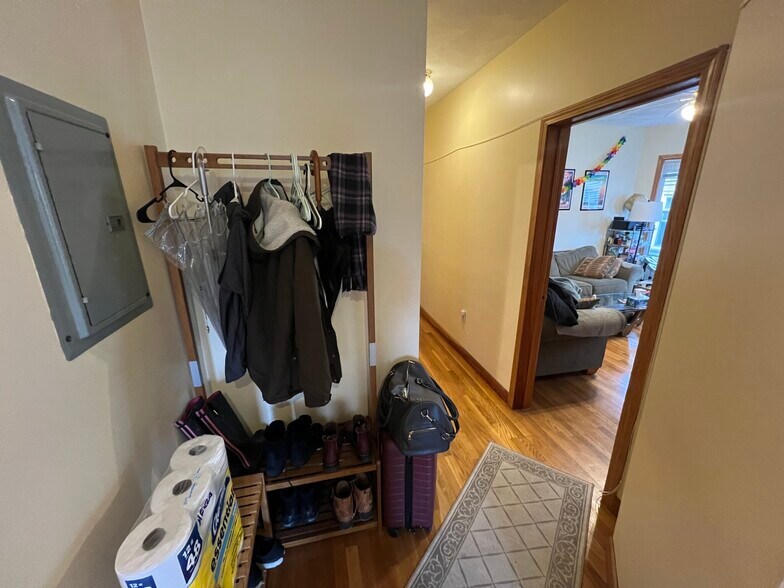 Building Photo - 35 Hancock St