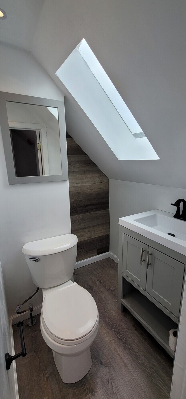 Building Photo - 16 Ayer Pl