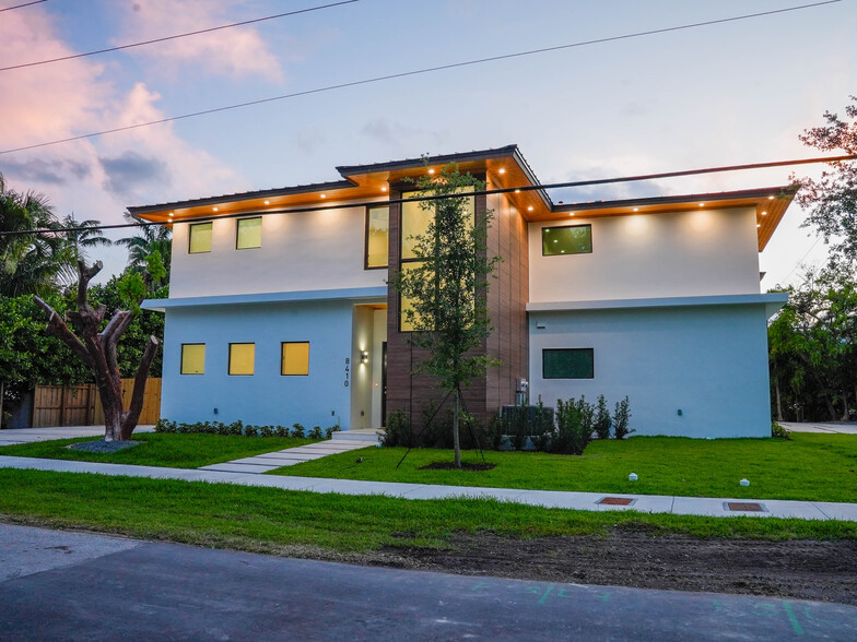 Building Photo - 8400 SW 65th Ave