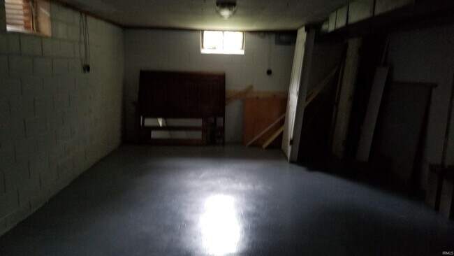 Building Photo - 1025 Hillcrest Rd