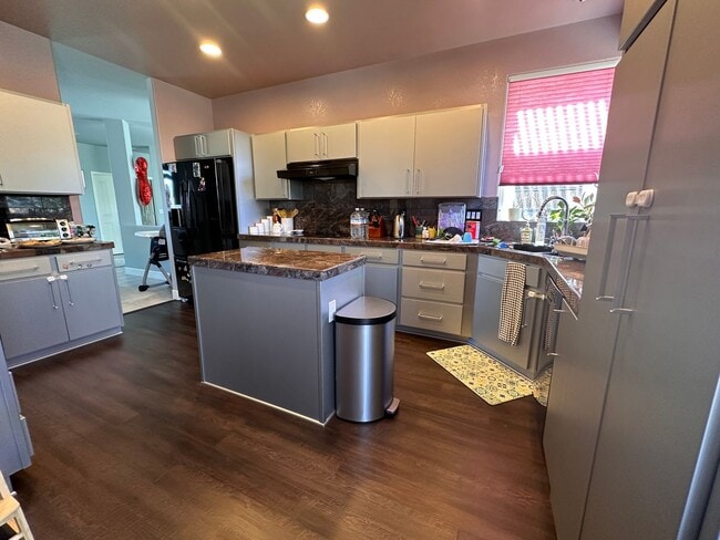 Building Photo - Beautiful Golf Course Home Located on a Cul de Sac