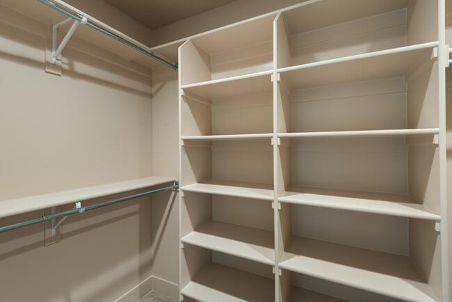 Building Photo - 405 Par Ave