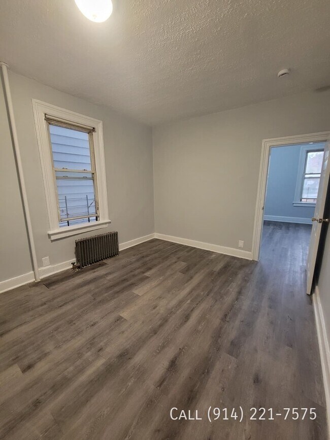 Building Photo - 160 Waverly St