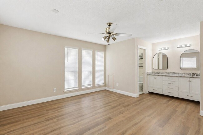 Building Photo - 16315 Dew Drop Ln