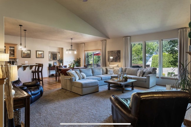 Building Photo - $4,500 - 4 Bed / 3 Bath Stunning Single Family Home in South Hill
