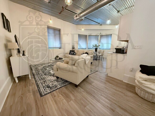 Building Photo - Avail July 15th! Stylish 1-Bedroom Apartment in Mt. Washington –2 Off Street Parking Spaces, AC, ...