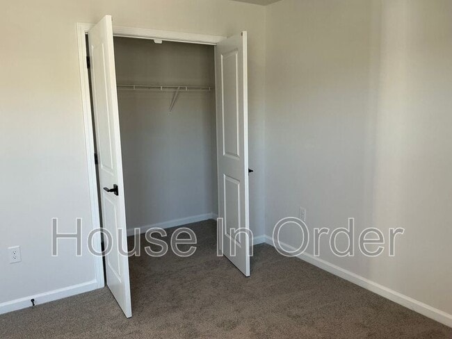 Building Photo - 41 Silverthorne Ct