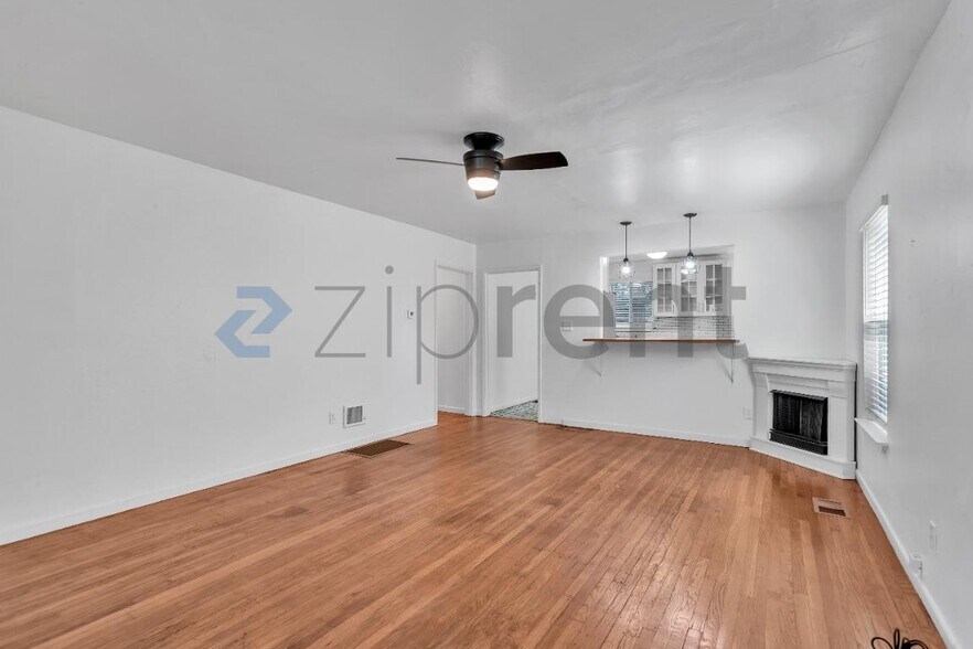 Building Photo - Unit 3400
