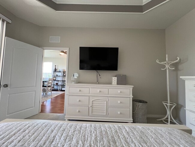 Building Photo - Short Term Rental ** Available 10/1/25 ** ...