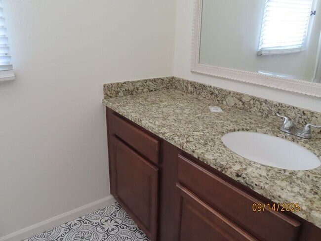 Building Photo - Heather ****$500 Off 1st Month Rent****
