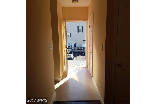 Building Photo - Charming 3-Bedroom Townhome in Glen Burnie...