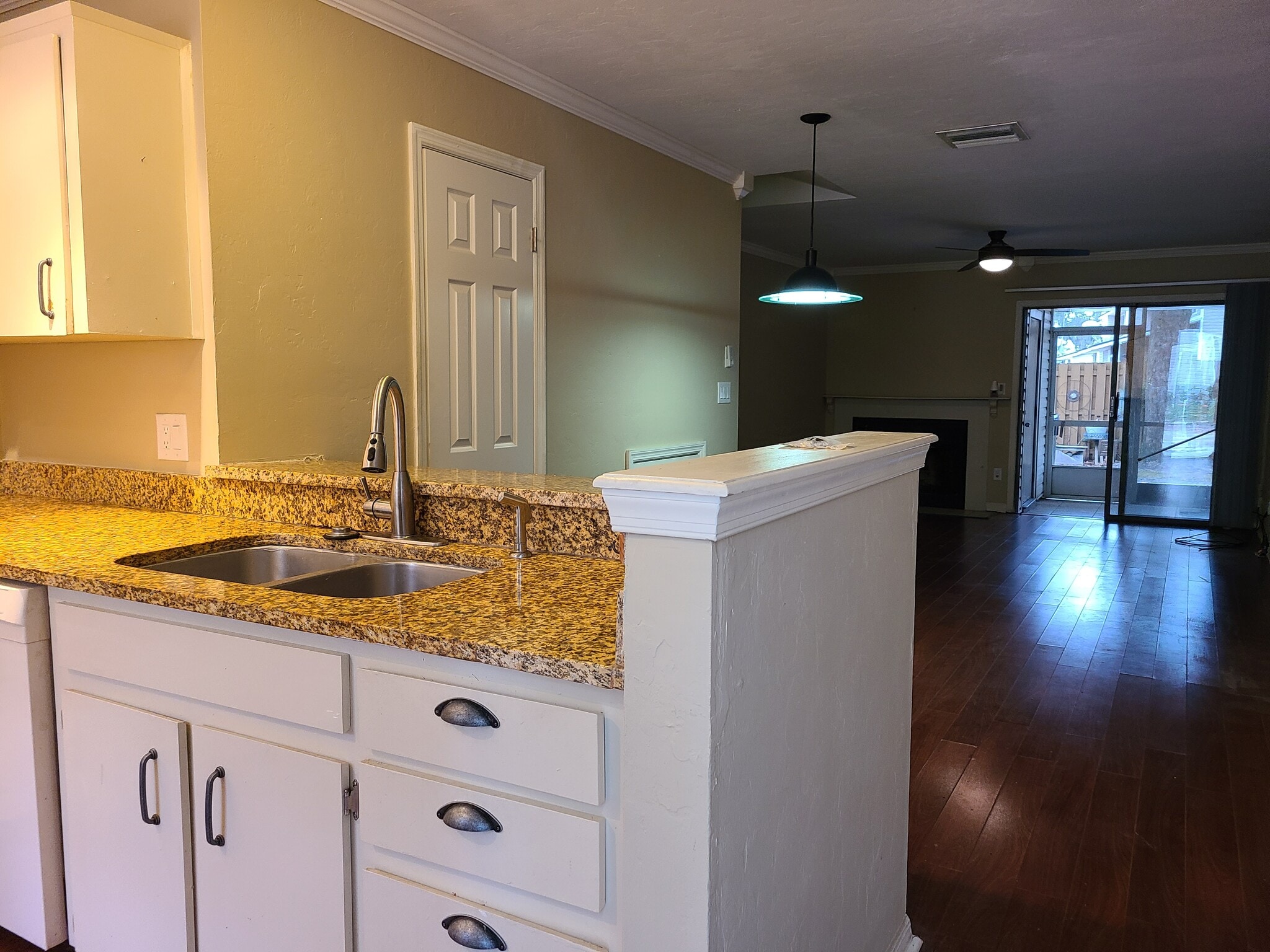 Building Photo - 6124 SW 8th Pl