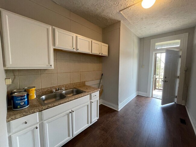 Building Photo - Rivermont Apartment