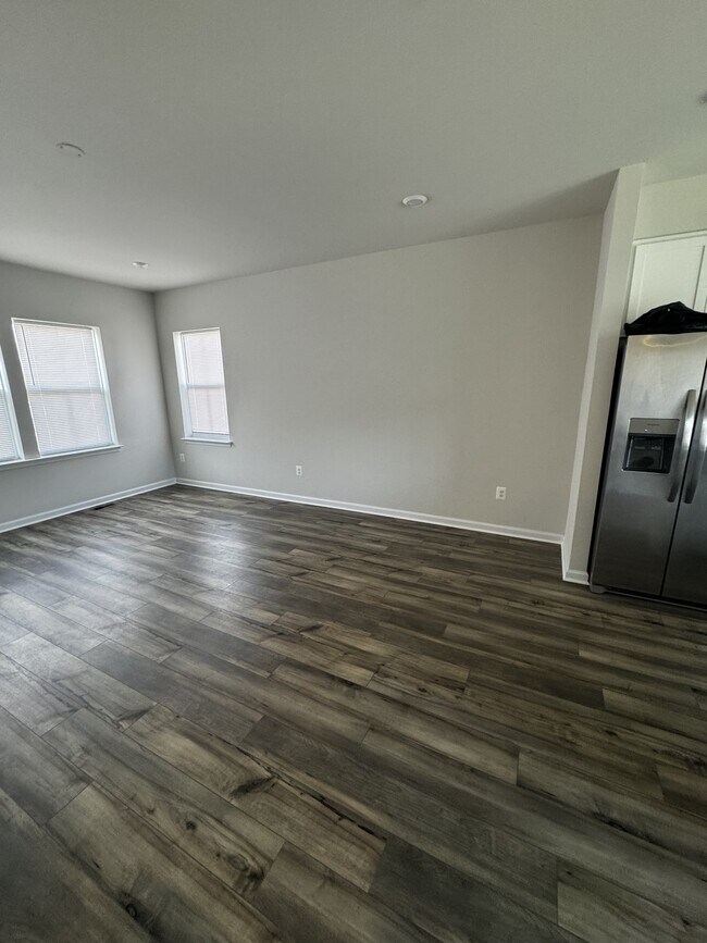 Building Photo - 122 Milburn Dr