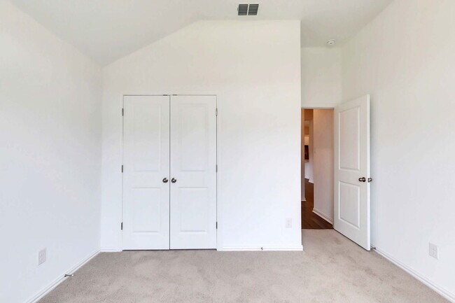 Building Photo - 271 Jefferson Dr