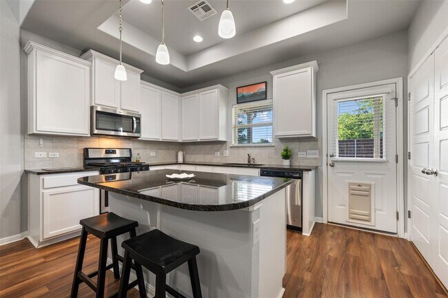 Building Photo - 1404 Jenkins Bnd
