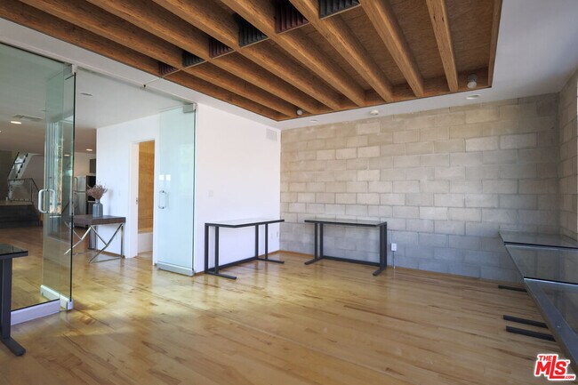 Building Photo - 6615 Melrose Ave