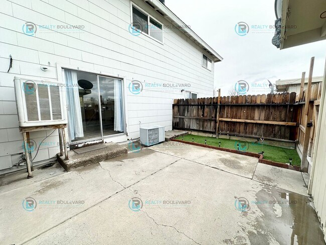 Building Photo - 527 Smithridge Park